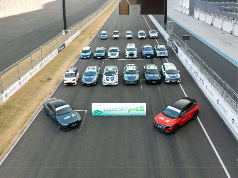 2022中国新能源汽车12小时耐力赛顶流汇集，满电来袭！