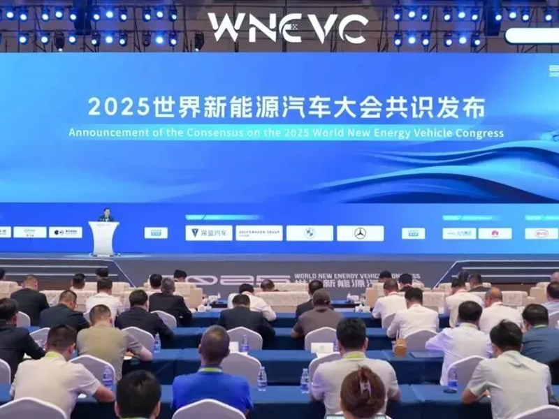 力盛动态｜万钢主席一行前往海南世界新能源汽车体验中心项目现场调研